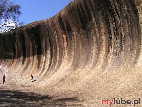 Nieopodal miasta Hyden, na obrzeżu rolniczego regionu w Australii Zachodniej, znajduje się ogromna formacja skalna, nazywana Hyden Rock. Na jej północnym krańcu wznosi się pochyła, stercząca 15 m nad otaczającą ją równiną skała, zwana...