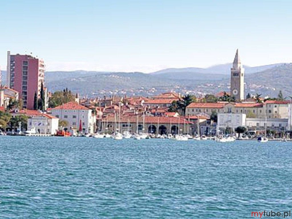 Koper jest zabytkowym słoweńskim portem położonym na północno - zachodnim wybrzeżu półwyspu Istria. Do XIX wieku najstarsza część miasta znajdowała się na wyspie, która została sztucznie połączona z lądem. 
Początki miasta...