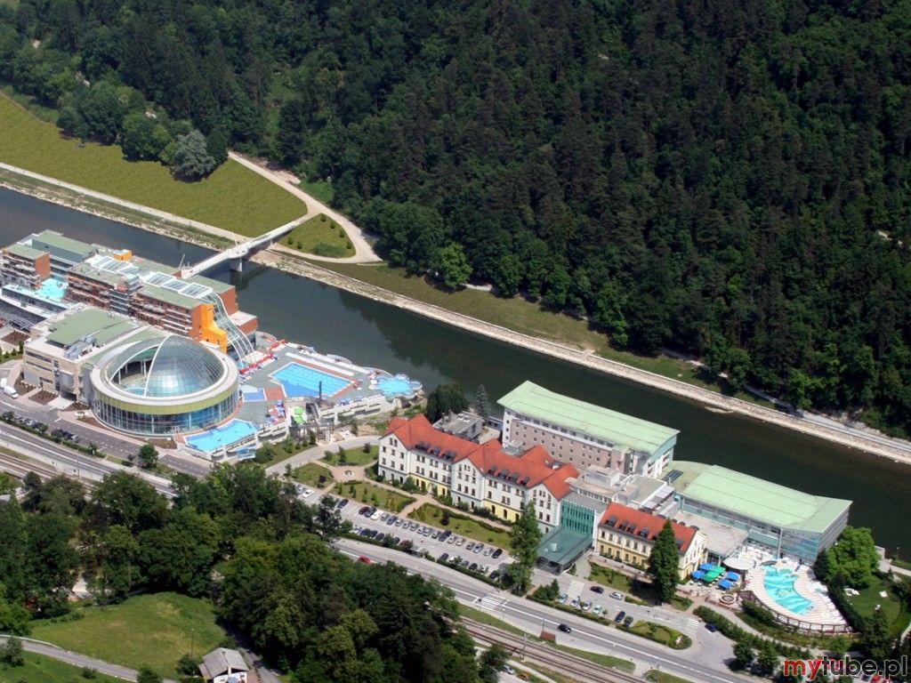 Laško miasto w Słowenii, w Dolnej Styrii. Położone jest na wysokości 229 m npm., w dolinie rzeki Savinja, wpadającej w granicach gminy w Zidani Most do Sawy, która rozdziela wzgórze Posavsko na wschodnią i zachodnią część. Laško jest...