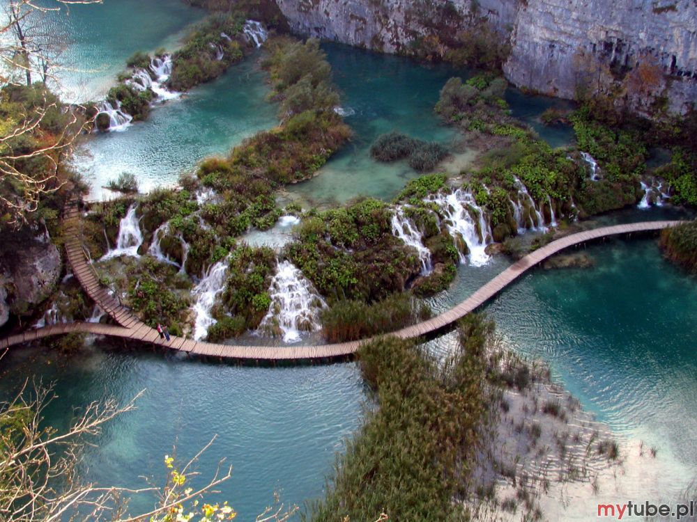 To najpiękniejszy z parków narodowych Chorwacji i najciekawsze miejsce w Chorwacji poza wybrzeżem. Położony w środkowej części kraju ok. 140 kilometrów od Zagrzebia niedaleko wschodniej granicy z Bośnią i Hercegowiną, przy autostradzie E71....