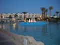 Ras Nasrani to dzielnica Szarm el Sheik oraz przylądek nad Cieśniną Tirańską w Zatoce Akaba Morza Czerwonego w południowej części półwyspu Synaj w północno-zachodniej części miasta w muhafazie Synaj Południowy w Egipcie, pomiędzy Shark Bay a Sea Life. W dzielnicy Ras Nasrani znajduje się port lotniczy Szarm el-Szejk i międzynarodowe centrum konferencyjne. Mieści się tutaj plaża publiczna (oraz liczne plaże hotelowe) z dostępem do miejsc nurkowych na rafie koralowej. Nazwę taką nosi też położony nieopodal na morzu, prosty odcinek ściany rafowej, w której kryją się rekiny. Szczególnie atrakcyjne dla doświadczonych nurków ze względu na silne prądy morskie są miejsca Light i Point. W dzielnicy oprócz południowo-zachodniego przylądka Ras Nasrani, w północno-wschodniej części dzielnicy usytuowany jest przylądek Ras Dżamila. Ras Nasrani to idealne miejsce na obserwowanie małży Tridacana, gdzie gęstość populacji jest największa jeśli chodzi o obszar Morza Czerwonego.