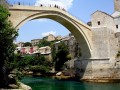 Bośnia i Hercegowina to kraj położony w środkowej części Półwyspu Bałkańskiego. Na chwilę obecną, po podpisaniu traktatu pokojowego, którym zakończyła się wojna domowa w Bośni i Hercegowinie w latach 1991-1995, w skład państwa...