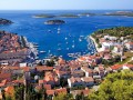 Wakacje nad Morzem Adriatyckim większości osób kojarzą się z Włochami. Tymczasem piękne plaże, ruiny z czasów starożytnych i inne atrakcje turystyczne czekają także po drugiej stronie Adriatyku - w Chorwacji. I to za niższą cenę....