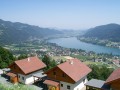 Bodensdorf 
Bodensdorf leży w bardzo malowniczej scenerii, nad jeziorem Ossiacher See w otoczeniu górskich zboczy. Teren narciarski Gerlitzen Alpe, do którego należy Bodensdorf, dysponuje 22 km tras, kolejką kabinową, 6 wyciągami krzesełkowymi...